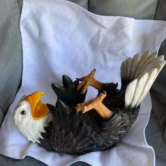 DWK World of Wonders Eagle Wine Bottle Holder with original tag 11”L - Picture 4 of 4